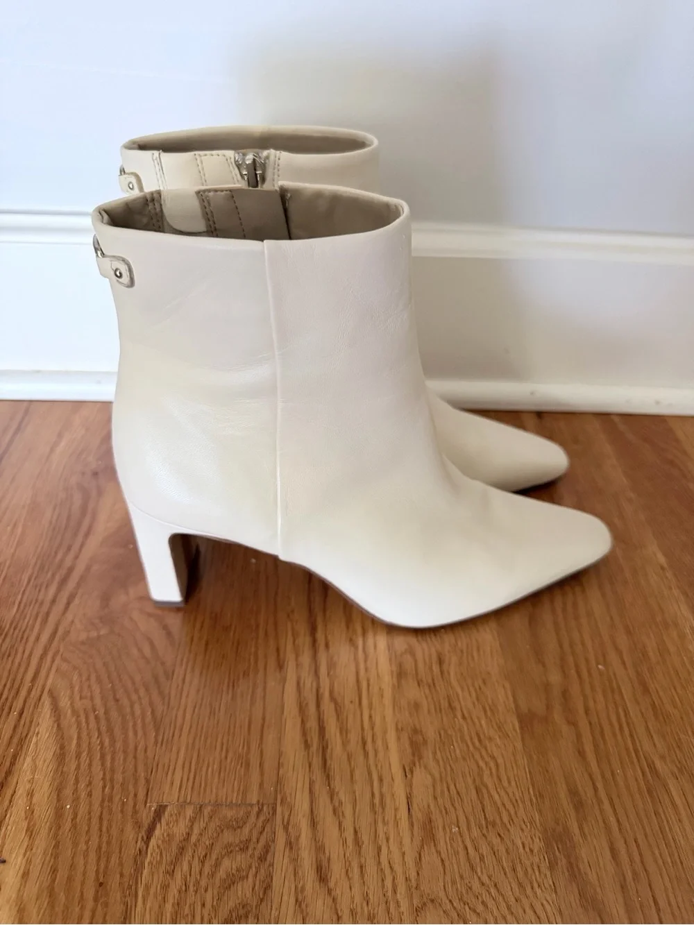 Sam Edelman Cream Saige Pointed-Toe Leather Ankle Boots - worn nice like new